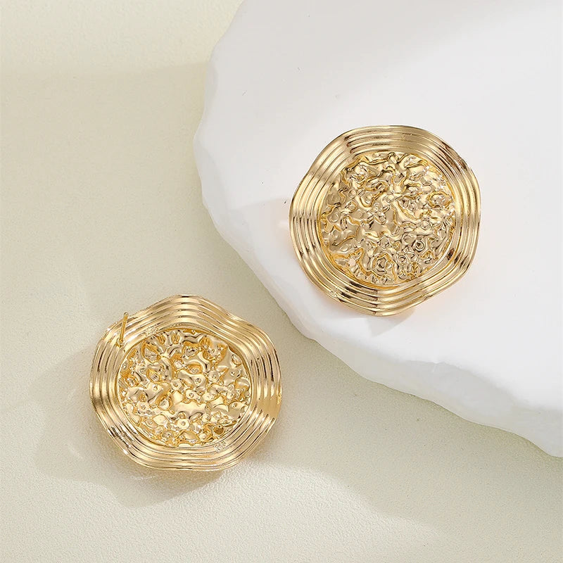 Minimalist Sophisticated Feel Earrings for Women Light Luxury Trend Golden Retro Versatile Alloy Electroplating Fashion Jewelry