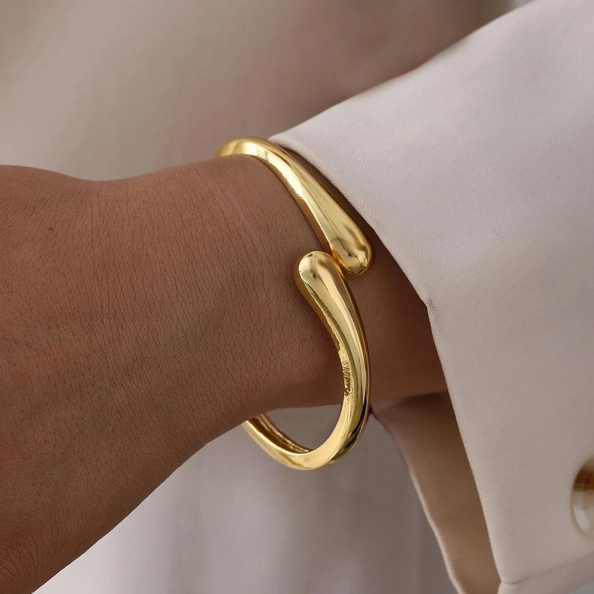 Gold Color Minimalist Chunky Bracelets For Women Fashion Elegant WaterProof Design Open Cuff Bangles Set Retro Jewelry Gifts